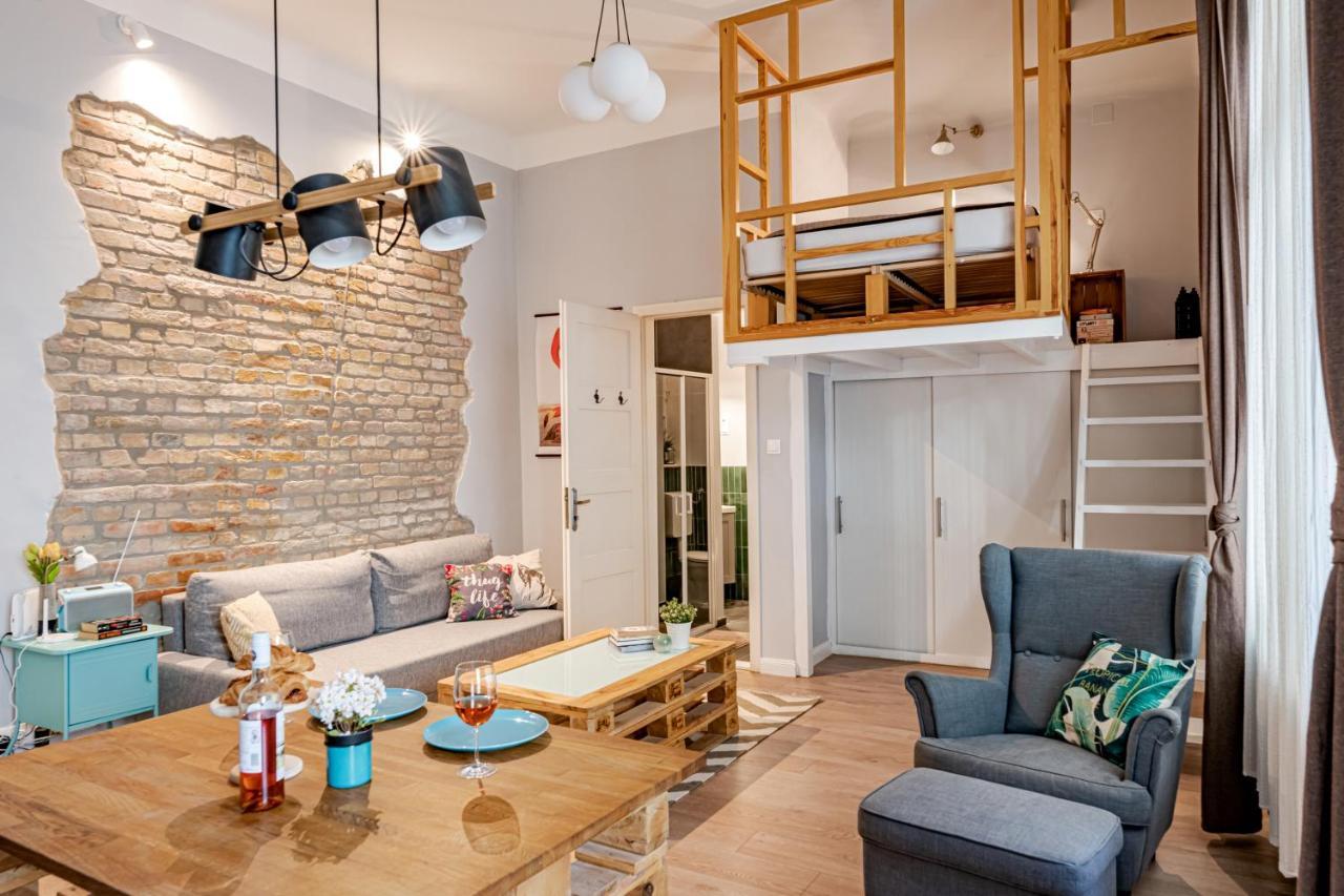 Design At The Ruin Pubs Apartman